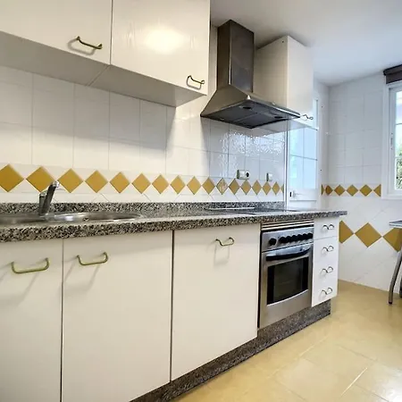 A Beautiful And Tranquil In The Heart Of Apartment *